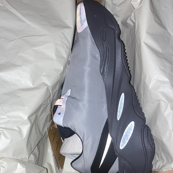 Yeezy YZY 700 MNVN Size 9